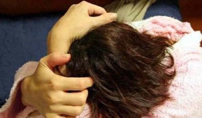 00C3D1-NEWS_98516 Picchia e insulta la moglie davanti ai figli: arrestato