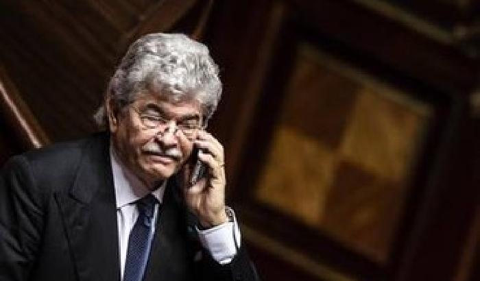 Razzi: mi butterei sotto a un treno per Berlusconi