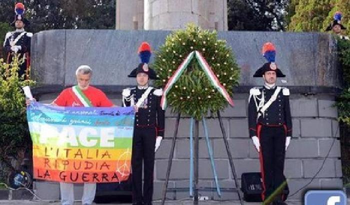 00C6C3-NEWS_100289 Messina, il sindaco sventola la bandiera della pace