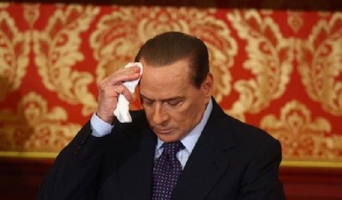 00CA50-NEWS_102216 Intervista in ginocchio a Berlusconi: Radio Uno nella bufera