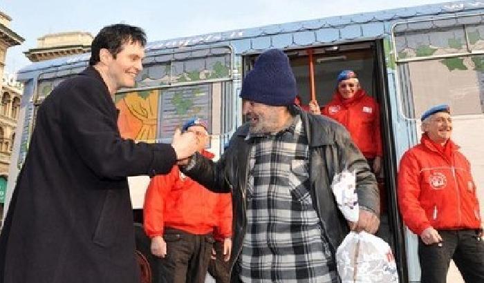 A Milano la Casa degli Angeli, l'autobus che aiuta i senza dimora