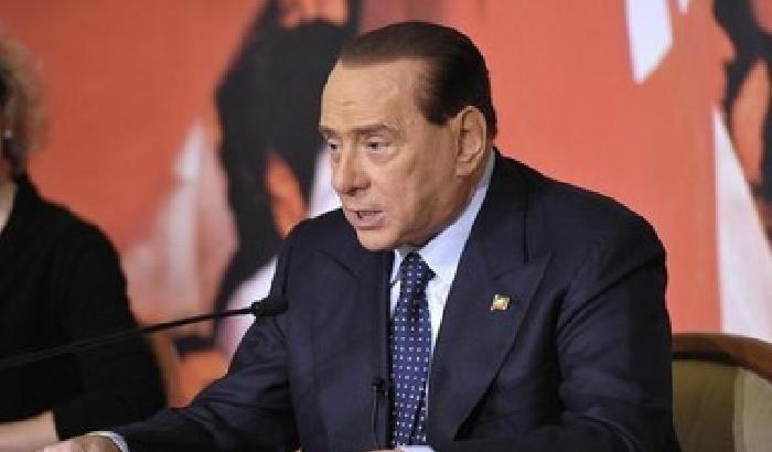 00CB66-NEWS_102823-1 Silvio lancia i Club (i famosi Clob) e veste i panni del falco