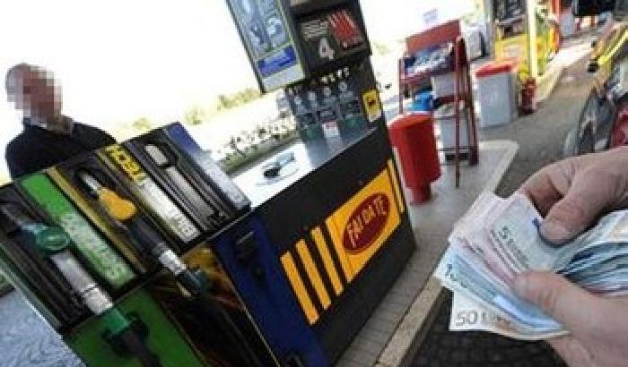 00CE26-NEWS_104531 Carburanti, Codacons denuncia: aumenti abnormi a Natale