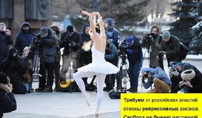 00D316-NEWS_107188 Danzare in manette a -20 contro il Cremlino