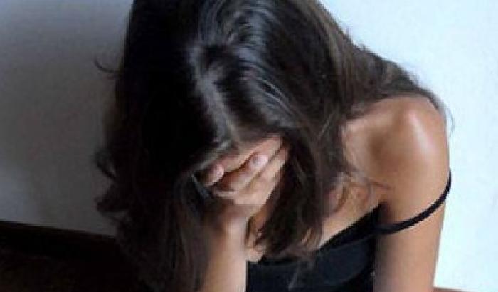 00C6BA-NEWS_100272 Si uccide a 14 anni perché istigata da coetanei sui social network