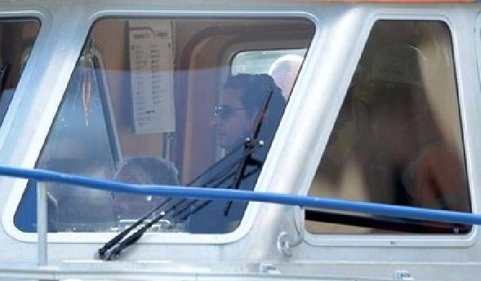 00D736-NEWS_109538 Schettino torna a bordo della Concordia