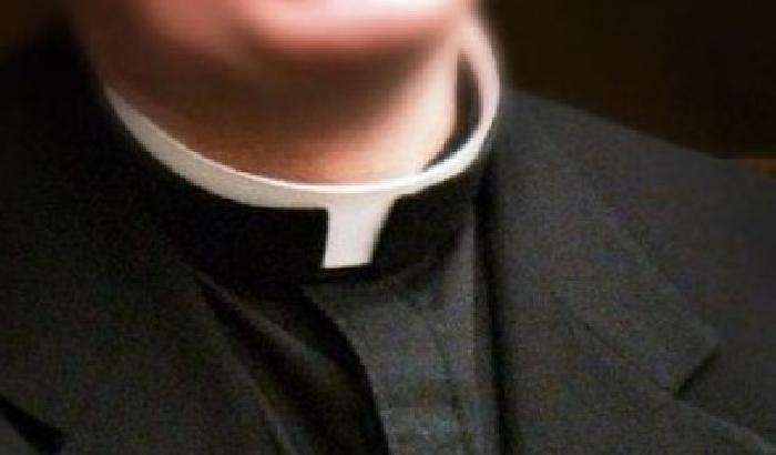 No all'obbligo di denunciare i pedofili: bufera sulla Cei