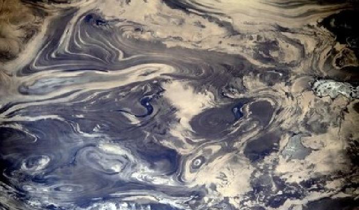Il grande deserto salato iraniano visto dalla ISS. Crediti: NASA