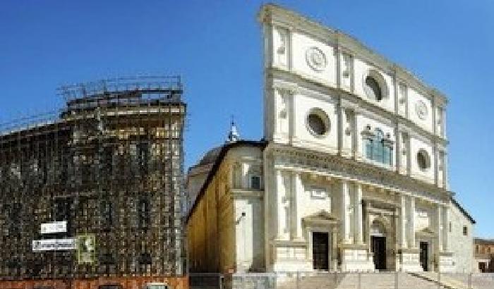 L’Aquila delle cento chiese abbandonata come Pompei