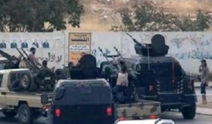 00E35C-NEWS_116841 Libia: i carri armati di Haftar entrano a Tripoli