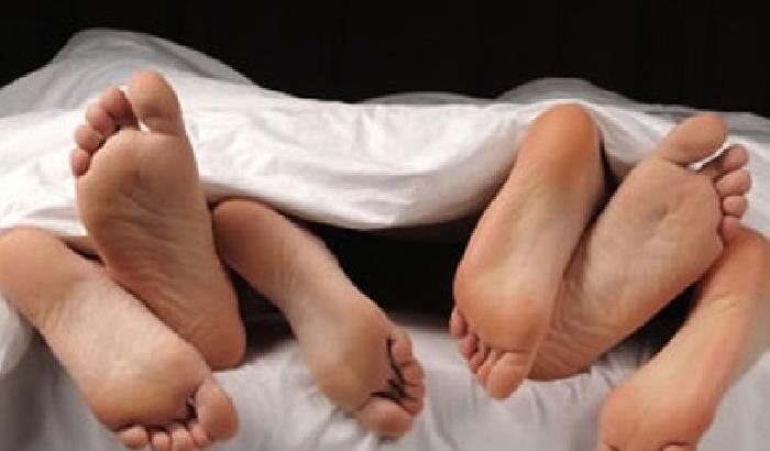 Ménage à trois con ricatto, arrestate due ragazze