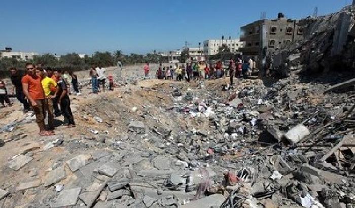 Bombe su Gaza: 15 vittime, anche donne e bimbi