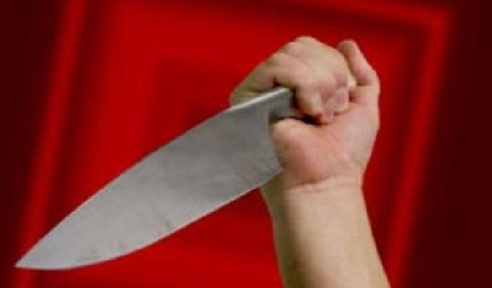 00EE38-NEWS_123731 Uccide la madre dopo una lite e veglia il cadavere tutta la notte