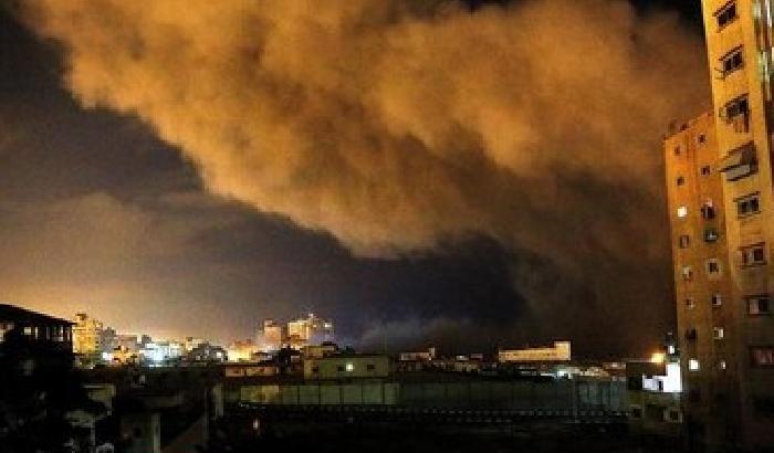 Gaza, colpito il mercato di Sajaya: 17 morti