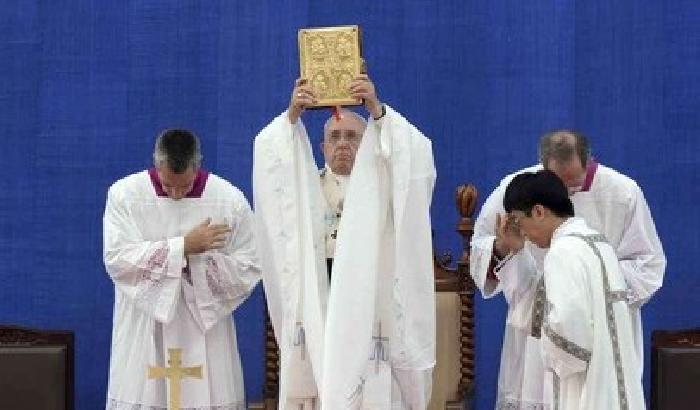 00F091-NEWS_124974 Il Papa: terza guerra mondiale, a pezzi