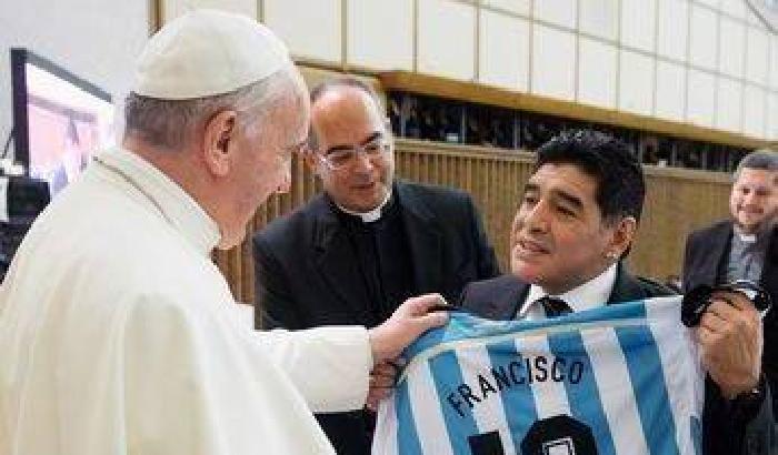 Maradona incontra il Papa: «mi stava aspettando»
