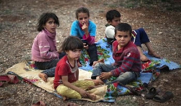 00F34B-bambini-siriani-rifugiati-in-turchia-foto-ap-photo-khalil-hamra Bambini siriani rifugiati in Turchia (Foto: AP Photo/Khalil Hamra)
