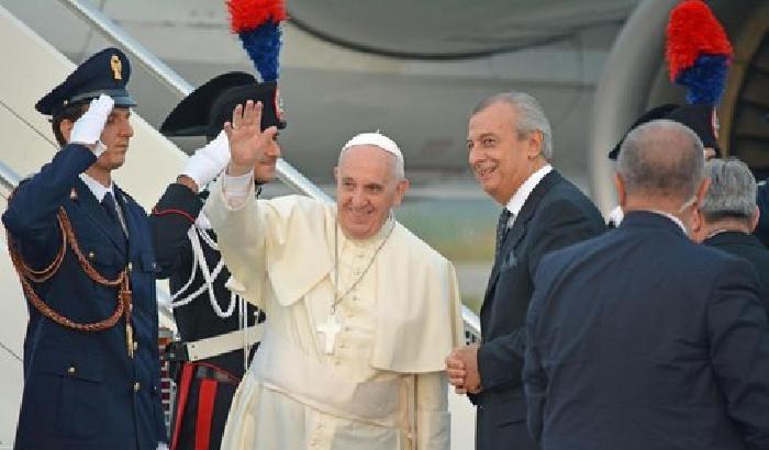 00F5AA-l-arrivo-di-papa-francesco-in-albania-accolto-dal-premier-edi-rama L'arrivo di Papa Francesco in Albania: accolto dal premier Edi Rama
