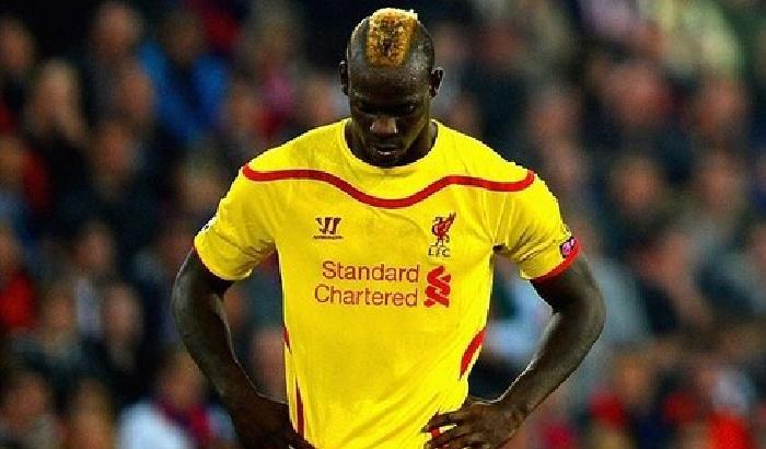 Liverpool, i tifosi scaricano Balotelli e rimpiangono Suarez