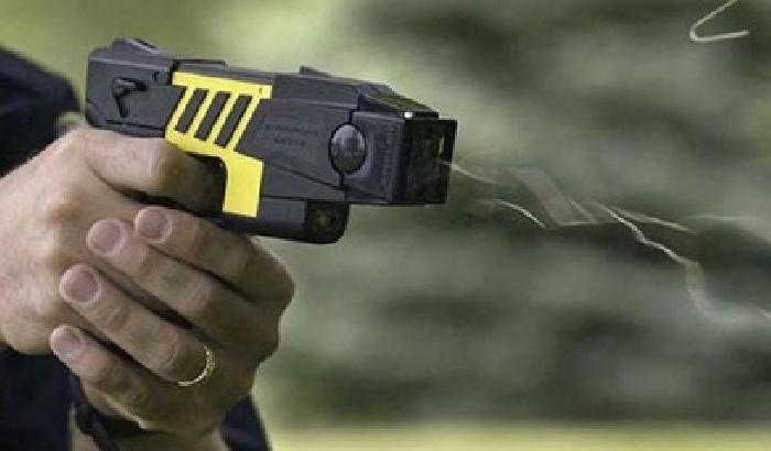 Taser alla gendarmeria vaticana: aumenta l'allerta attorno al Papa
