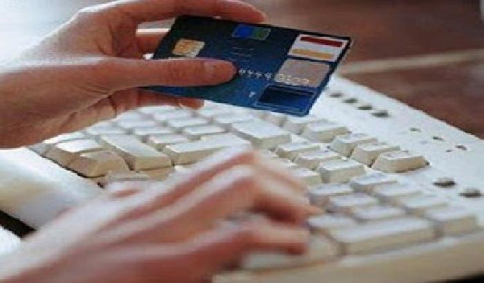 Vende cellulari online ma non li spedisce: denunciato