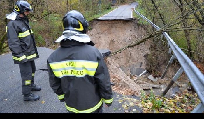 Maltempo, un morto nel biellese per una frana