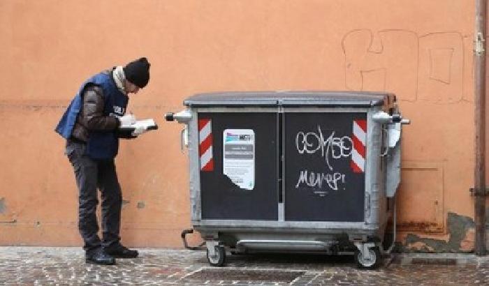 Orrore a Palermo, neonata abbandonata nell'immondizia: è morta