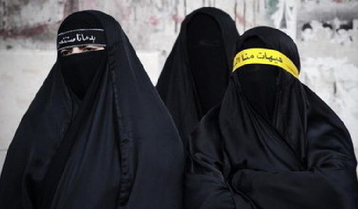 L'Isis minaccia: tutte le donne devono mettere il velo