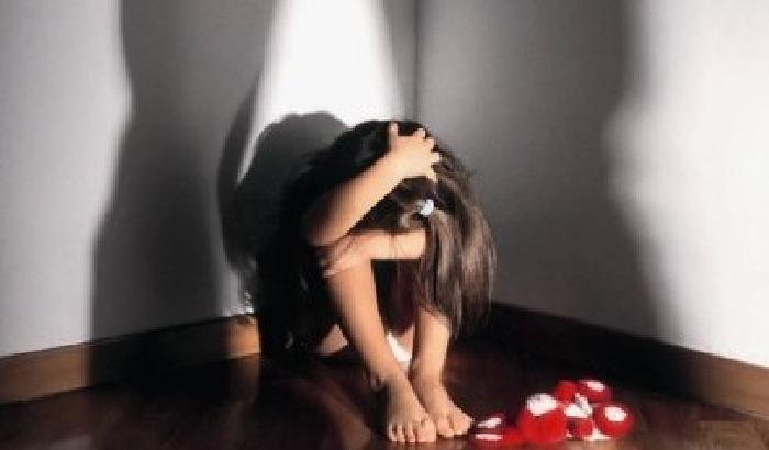 Abusa della figlia 13enne della convivente: adesso è incinta