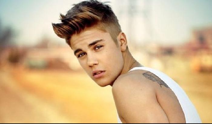 Offerti 2 mln di dollari a Justin Bieber per girare un porno gay