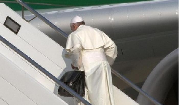 Papa Francesco, sorvola la Cina e invia saluto al presidente Xi Jinping