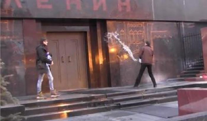 Lenin e l'acqua santa