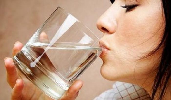 Bere troppa acqua fa male alla salute