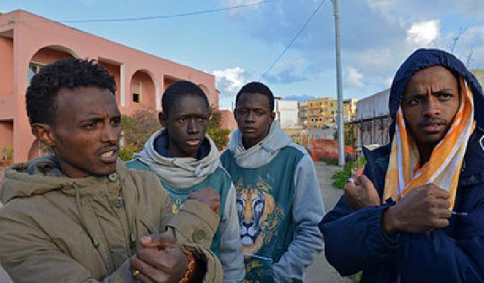 Libia, rifugiati siriani picchiati: il video