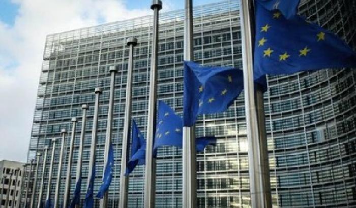 Secondo un sondaggio, 4 italiani su 5 vogliono l'Ue con più poteri contro il Covid