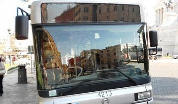 Roma, un bus investe e uccide un 20enne ma non si ferma