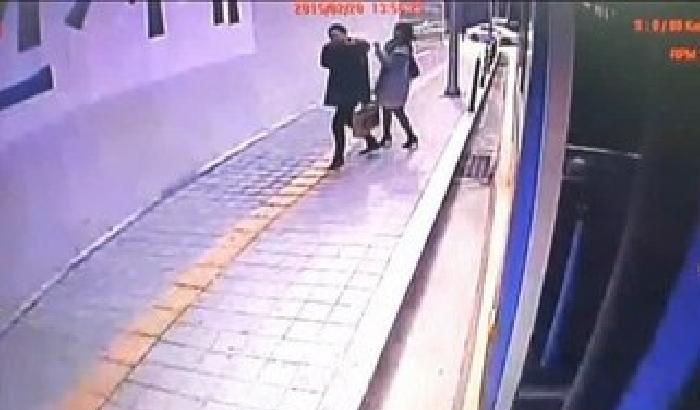 01117E-NEWS_141828 Isis: spunta un nuovo video delle tre ragazze inglesi fuggite in Siria