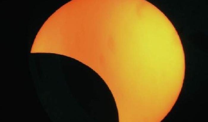 Occhi al cielo: eclissi di Sole in arrivo
