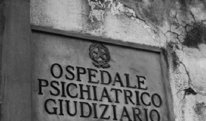 Opg pronti a chiudere, ma gradualmente. "Sono persone, non pacchi”