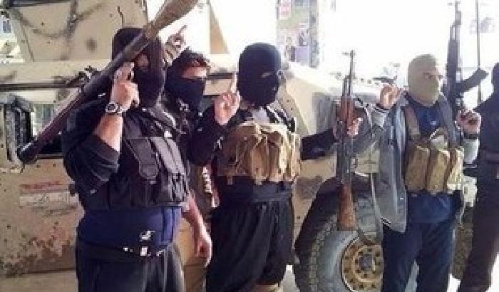 Gruppo affiliato all'Isis decapita un uomo e diffonde il video
