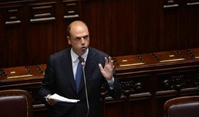 Terrorismo, Alfano: espulsi dall'Italia due tunisini