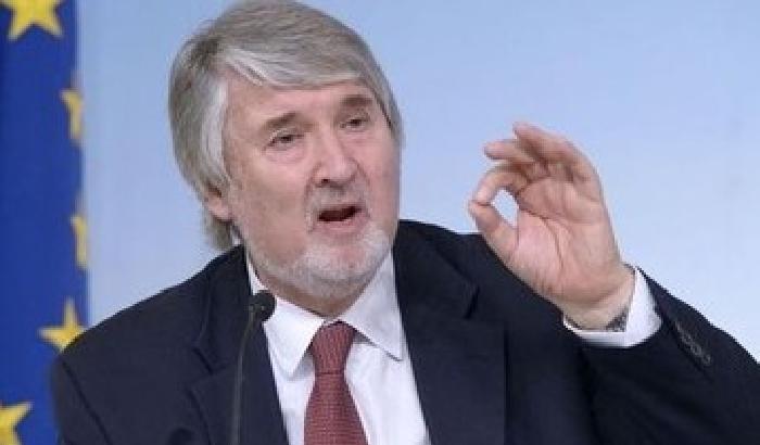 Poletti: sì al lavoro estivo gratis per gli studenti