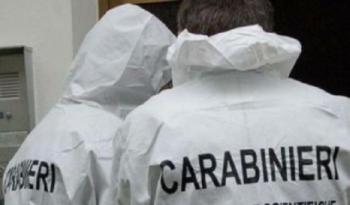 Accoltella  la madre e ferisce il padre, poi tenta il suicidio