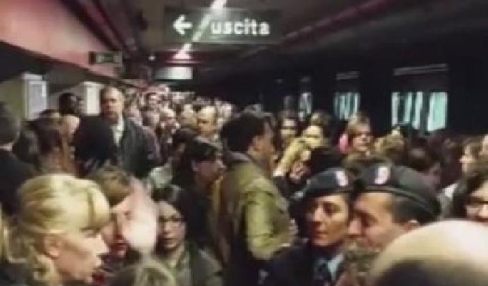 Sciopero, caos a Roma: i passeggeri occupano i treni