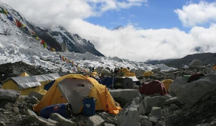 Nepal, in centinaia inghiottiti dai ghiacciai sull'Everest