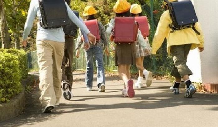 Il compagno disabile non può salire sul bus: scuola rinuncia alla gita