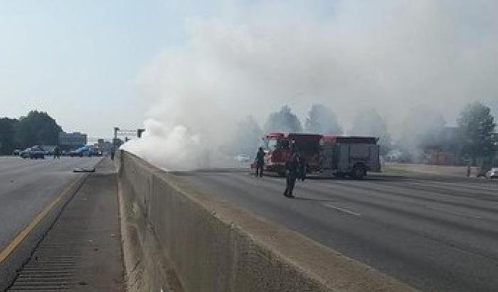 Atlanta, aereo si schianta sull'autostrada: quattro morti