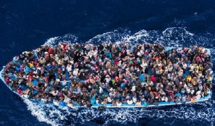 Affondare i barconi non fermerà i migranti