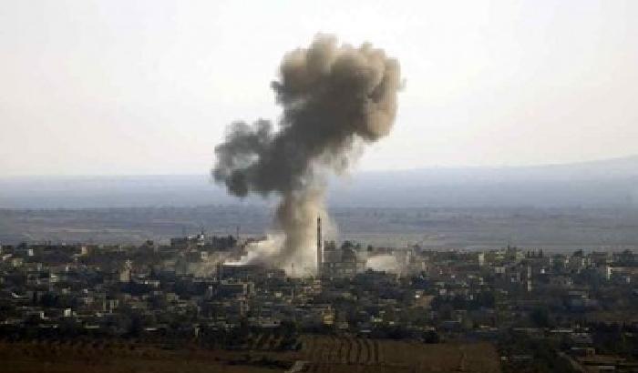 Siria: l'aviazione di Damasco colpisce l'Isis a Palmira