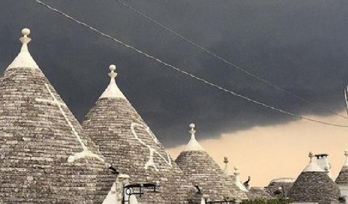 Fulmine colpisce un trullo: 14 feriti